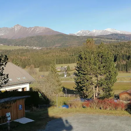 Fanningerwirt Holzer アパート