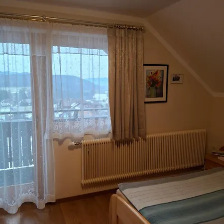 Fanningerwirt Holzer アパート